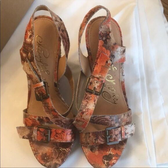 NAUGHTY MONKEY ORANGE FLORAL WEDGE SANDALS… - Picture 5 of 9